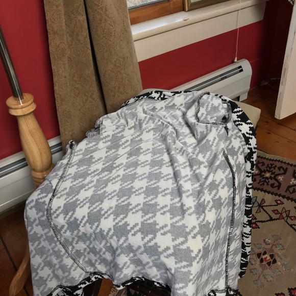 Black Houndstooth Lightweight Wrap Cardigan/Jacket size small - Picture 5 of 6